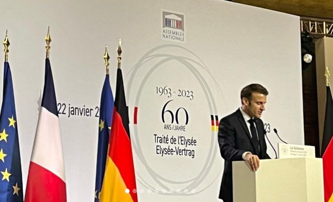 Das Foto zeigt den französischen Präsidenten Emmanuel Macron bei seiner Rede zum 60. Jubiläum des Elysée-Vertrags im Amphitheater der Pariser Universität Sorbonne.
