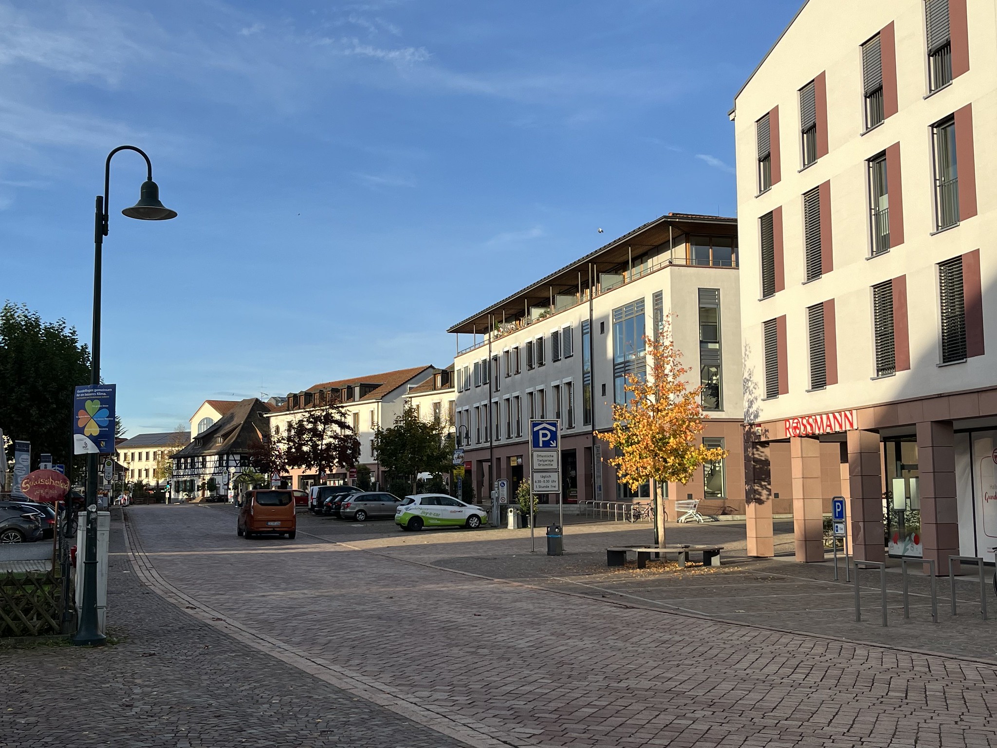 Das Foto zeigt den Sonne-Platz in Gundelfingen, der umgebaut und an den Klimawandel angepasst werden soll.